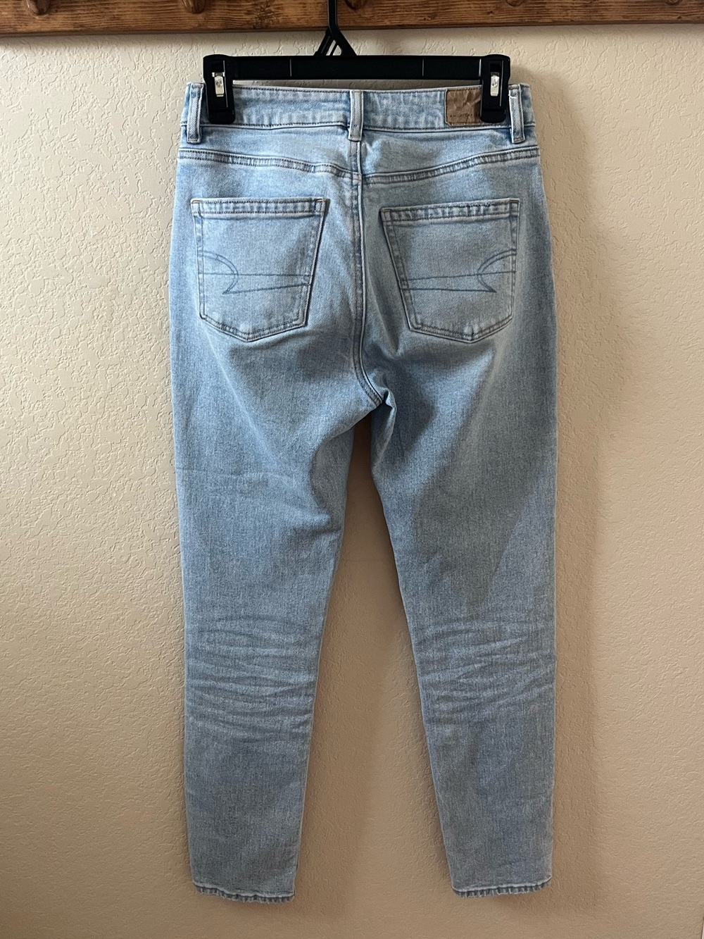 American Eagle Women’s Light Wash Strigid Jeans Size 0 Regular - Picture 4 of 9